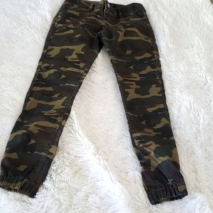 COVER GIRL CAMO JOGGER 1/2